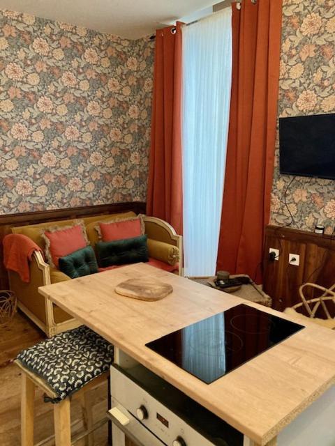 Une Maison De Famille Oloron-Sainte-Marie Esterno foto