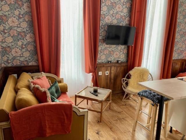 Une Maison De Famille Oloron-Sainte-Marie Esterno foto