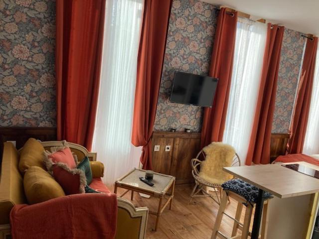 Une Maison De Famille Oloron-Sainte-Marie Esterno foto